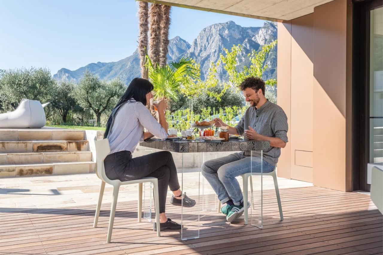 לינה וארוחת בוקר ריבה דל גארדה Oleeva Garda Living - Adults Only מראה חיצוני תמונה