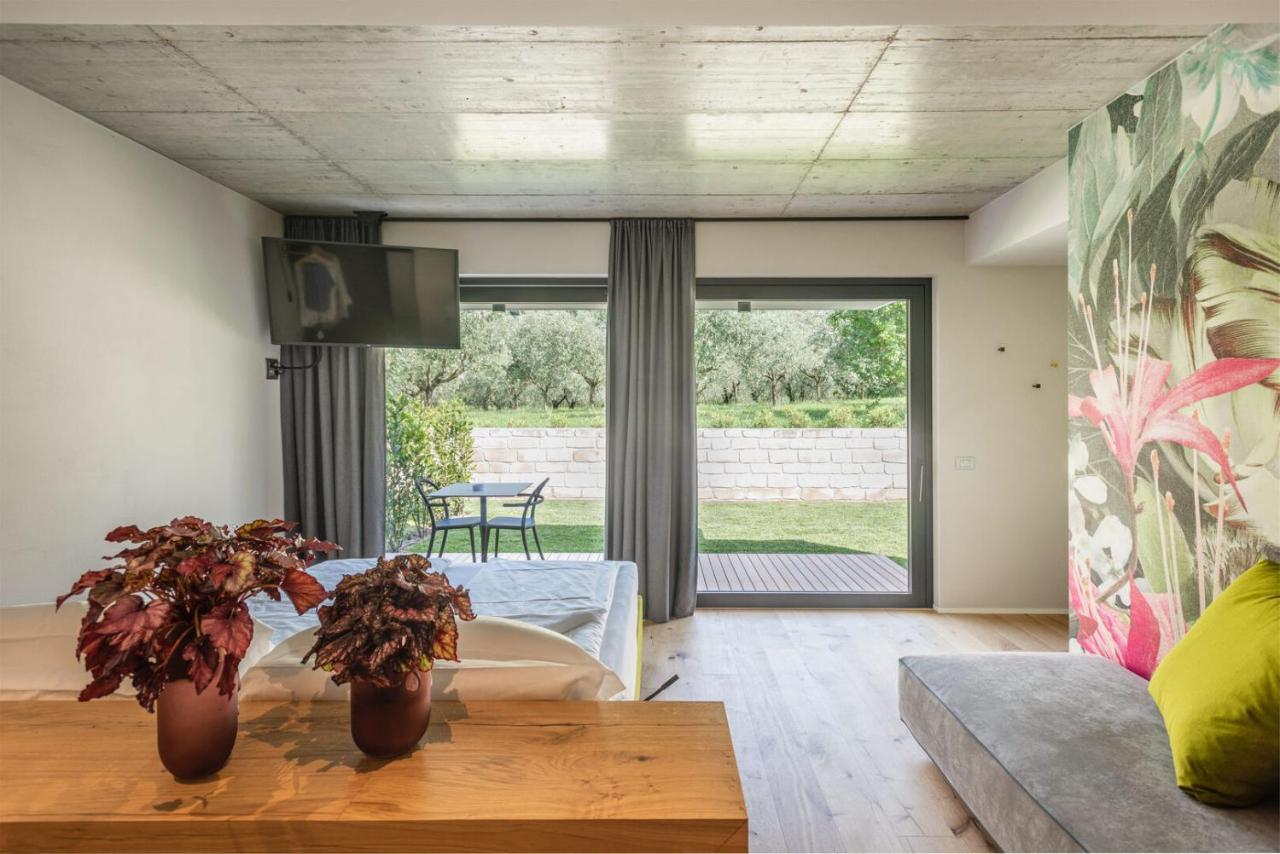 לינה וארוחת בוקר ריבה דל גארדה Oleeva Garda Living - Adults Only מראה חיצוני תמונה